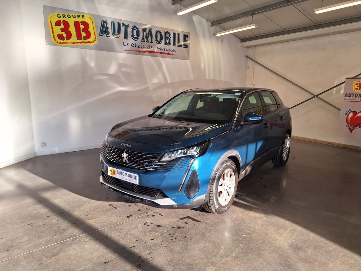 PEUGEOT 3008 1.5 BlueHDi 130chEAT8 Business +