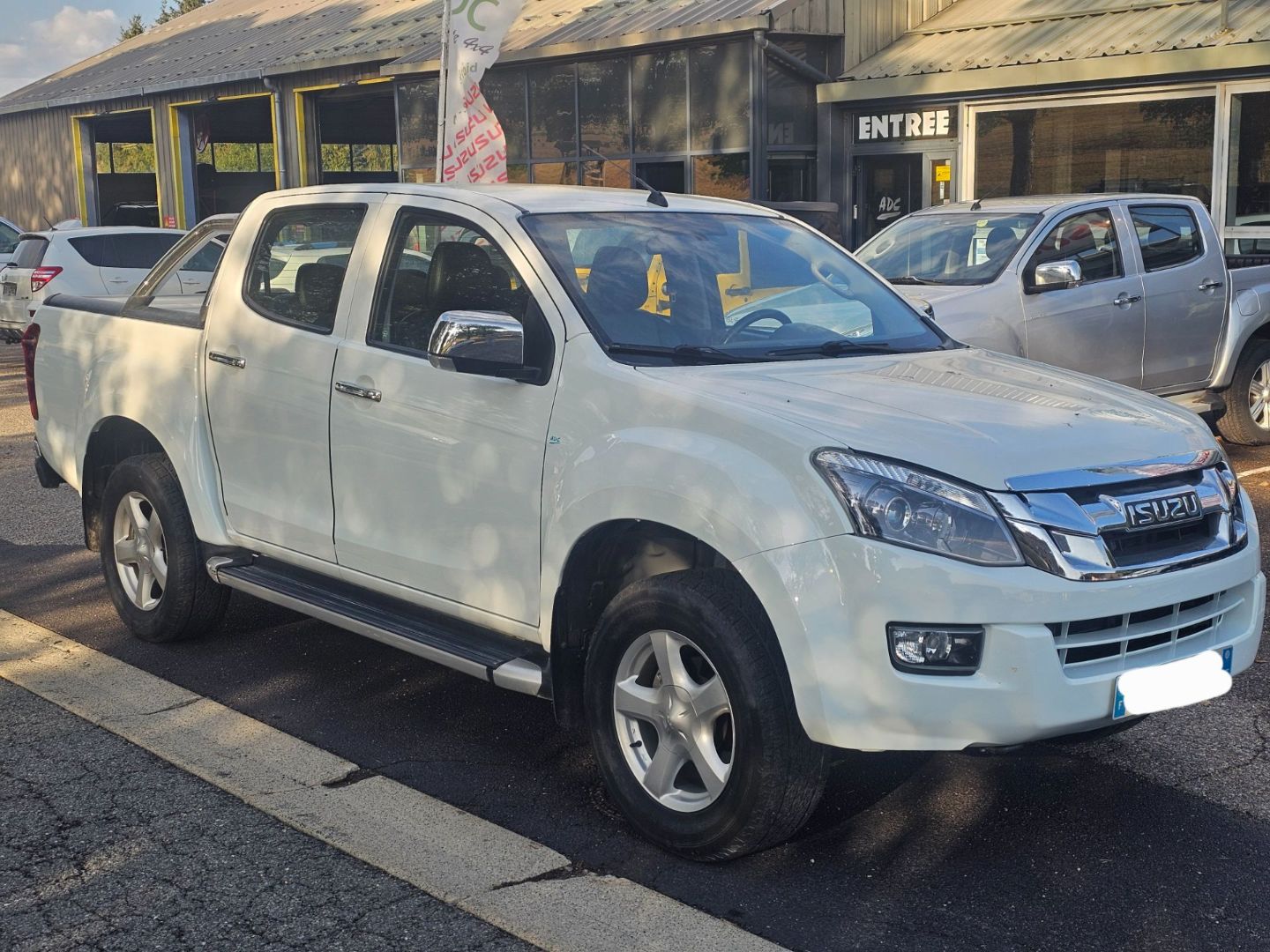 ISUZU D-MAX - II DOUBLE CABINE QUASAR 4X4 2.5TDI BVA A/T (2016)