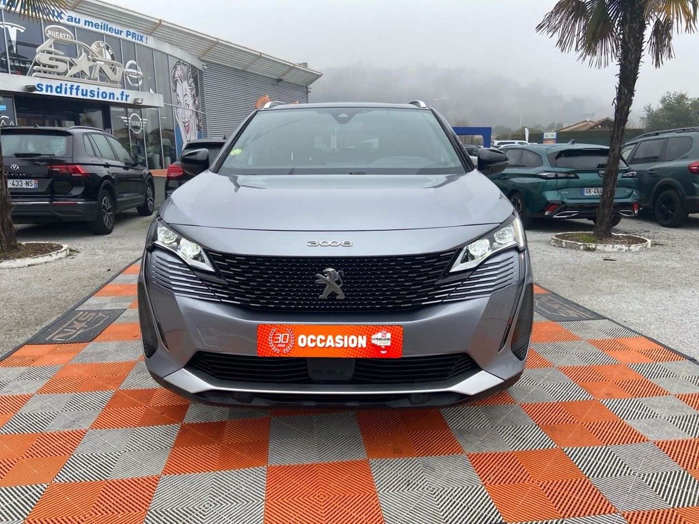 PEUGEOT 3008 - BlueHDi 130 EAT8 GT Toit Hayon Grip 1°Main