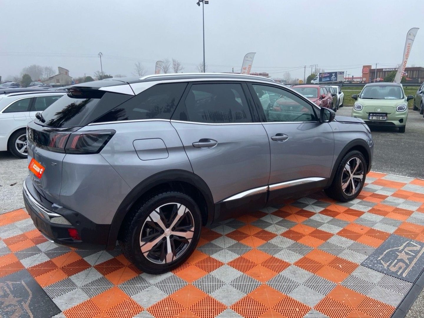 PEUGEOT 3008 - BlueHDi 130 EAT8 GT Toit Hayon Grip 1°Main