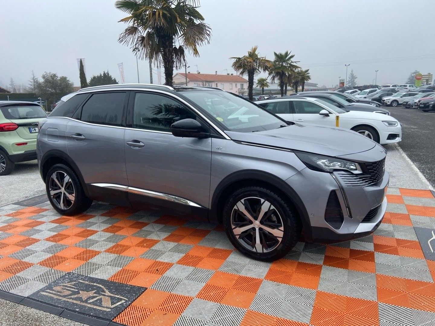 PEUGEOT 3008 - BlueHDi 130 EAT8 GT Toit Hayon Grip 1°Main