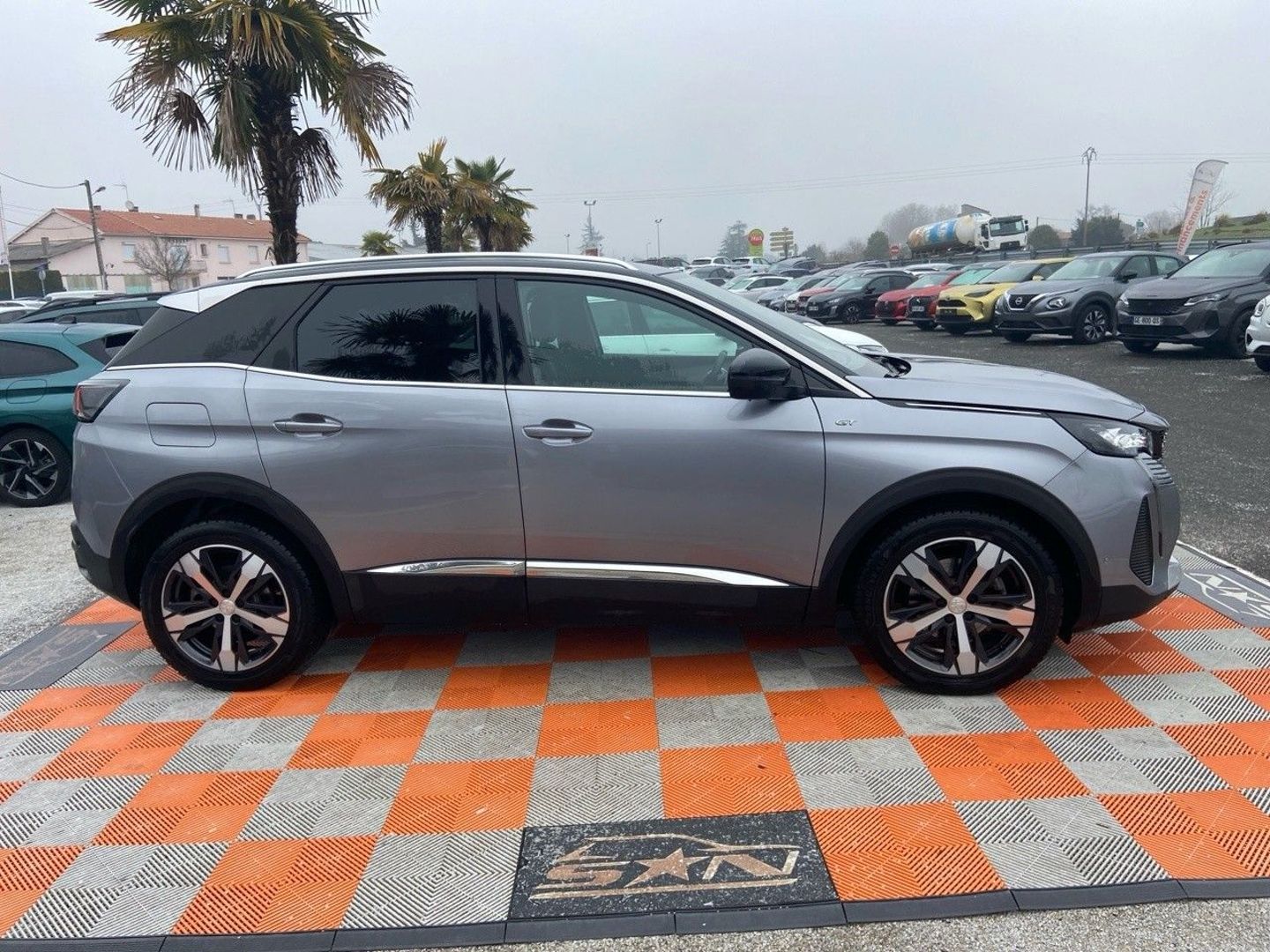 PEUGEOT 3008 - BlueHDi 130 EAT8 GT Toit Hayon Grip 1°Main